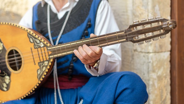 At home with guide Vangelis Zervogiannis and the music of Crete