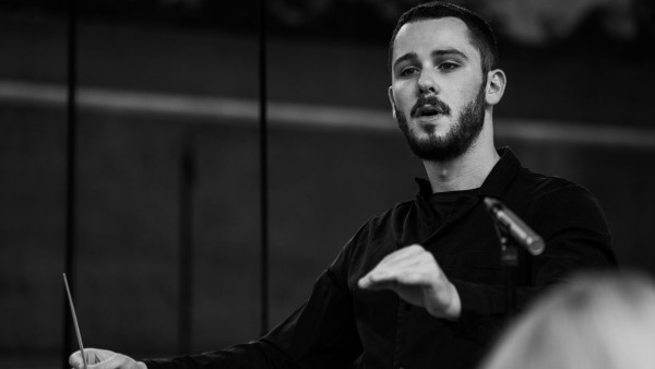 Anne Diamond interviews British conductor Oliver Zeffman 