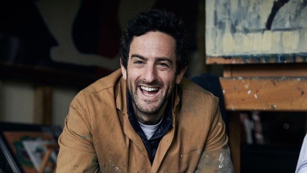 Anne Diamond interviews award-winning figurative artist Freddy Paske