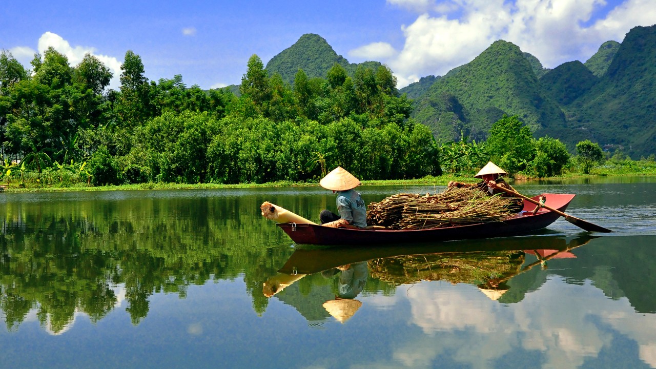 Learn about our Magnificent Mekong itinerary with Neil Barclay)