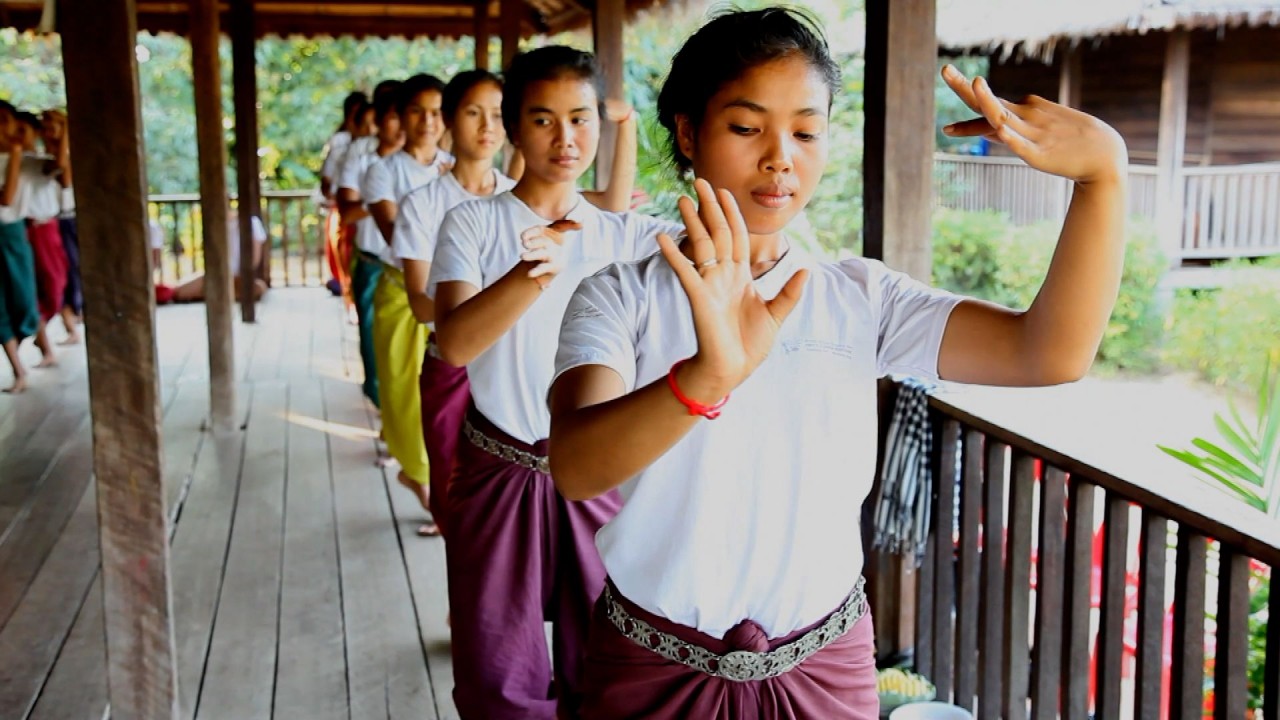 The Sacred Dancers of Angkor with Li-Da Kruger and Ravynn Karet-Coxen)