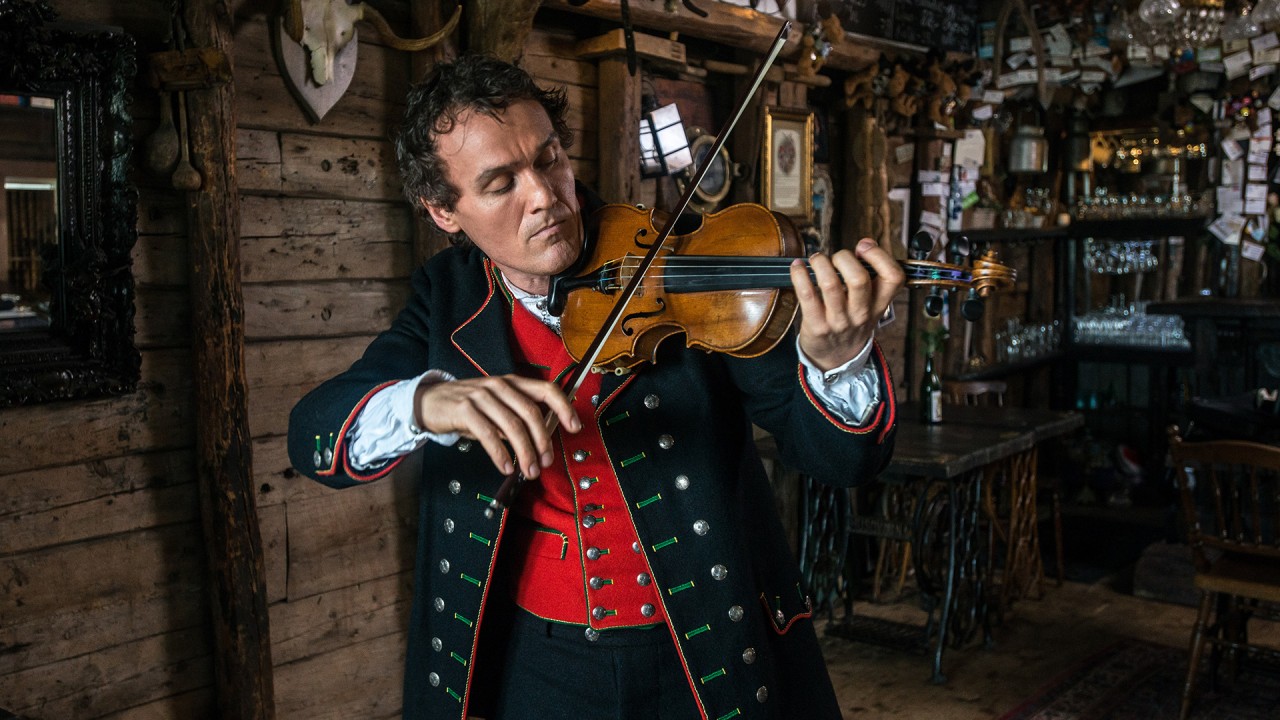 Alastair Miller in conversation with Violinist Tor Jaran Apold)