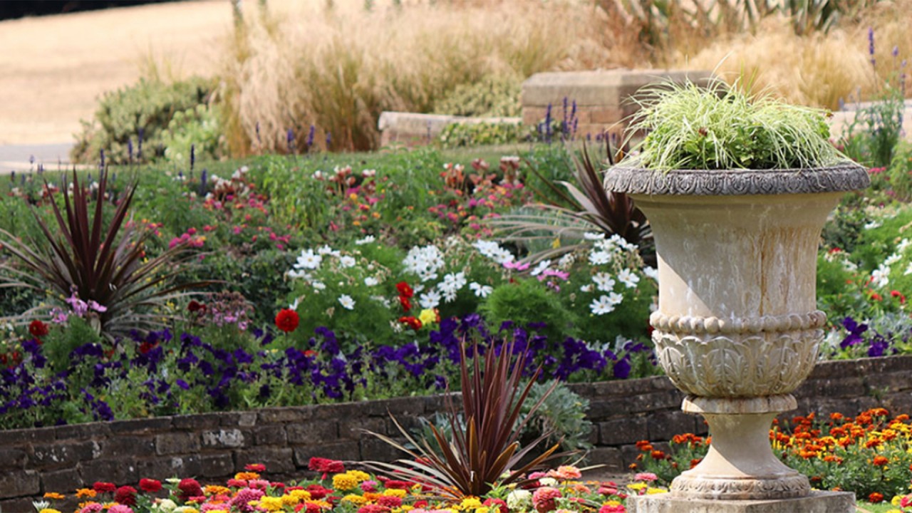 Art in the Park in Wimbledon with guide Anna Targett and sculptor Tim Norris)