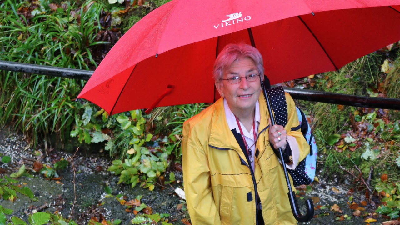 Alastair Miller in conversation with world traveler Dee Marcoux)