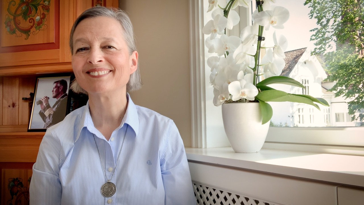 How to rewire our brains to think more positively with wellness host Alexandra Svalastog)