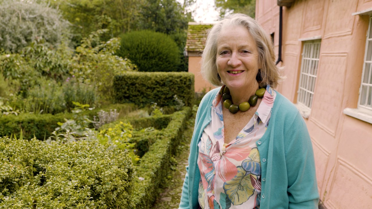 Get a glimpse into English country life with guest lecturer Caroline Holmes)