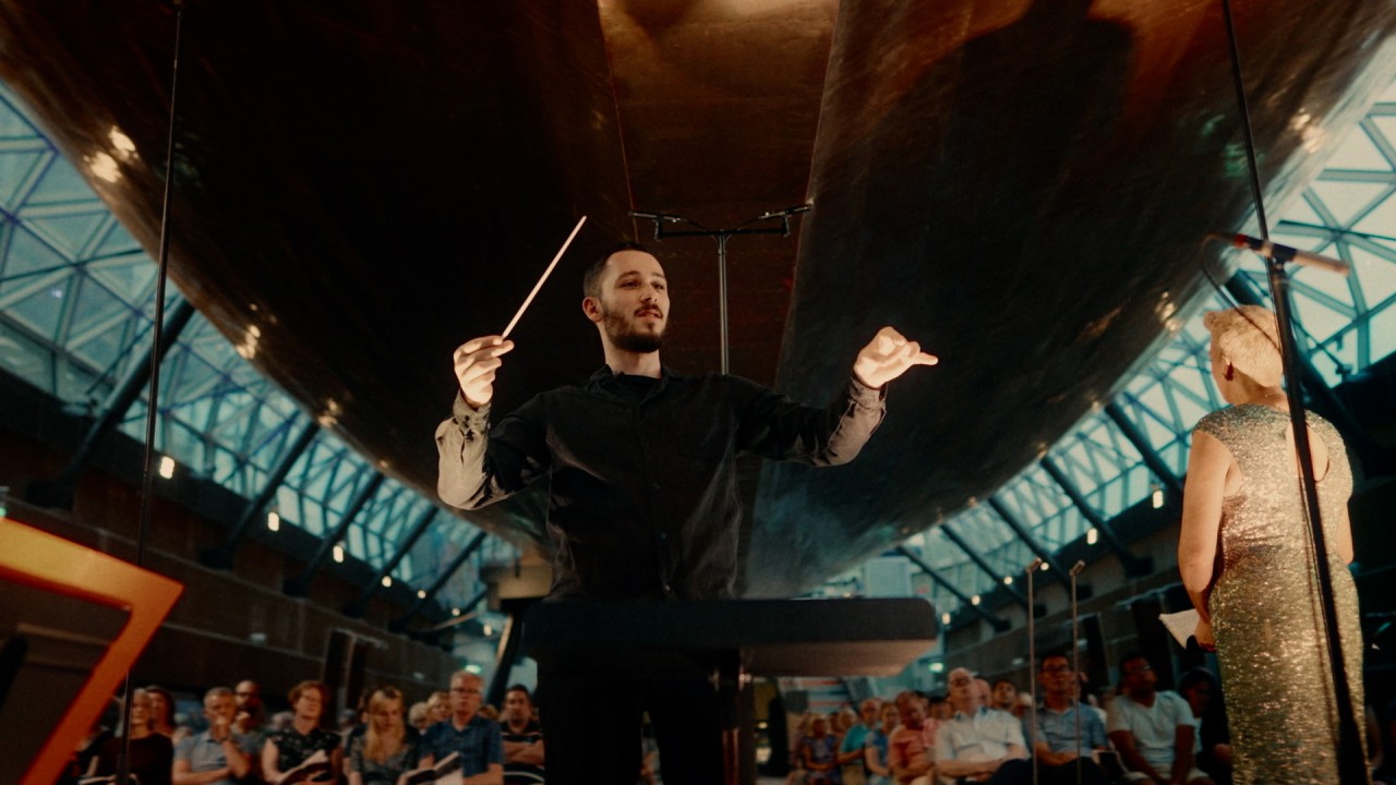 Enjoy a special performance at London’s iconic Cutty Sark in Royal Museums Greenwich with conductor Oliver Zeffman, mezzo-soprano Dame Sarah Connolly and the Royal Philharmonic Orchestra)