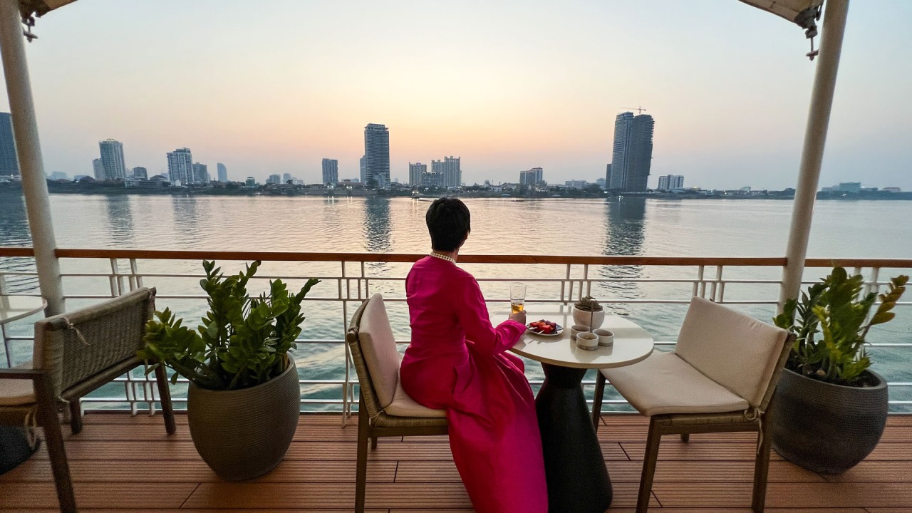 Postcards from the Mekong River with photographer Alastair Miller)